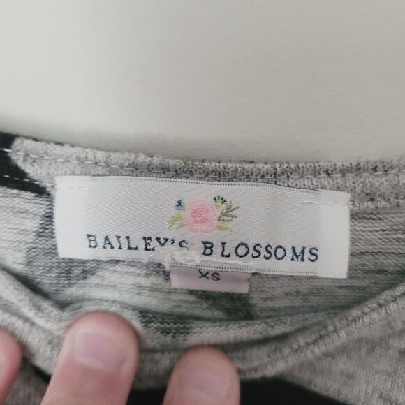 Bailey's Blossoms Mommy & Me Black & Grey Off Shoulder Sweaters Size Extra Small - Picture 2 of 6